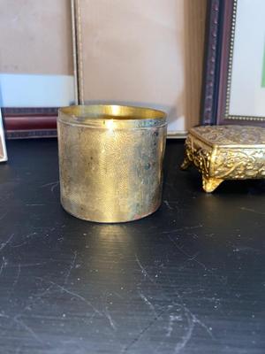 8x10 PHOTO FRAMES, VINTAGE BRASS TRINKET BOX & TO BRASS POTS