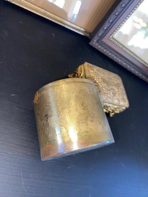 8x10 PHOTO FRAMES, VINTAGE BRASS TRINKET BOX & TO BRASS POTS