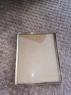8x10 PHOTO FRAMES, VINTAGE BRASS TRINKET BOX & TO BRASS POTS