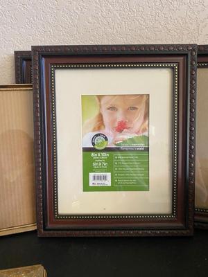8x10 PHOTO FRAMES, VINTAGE BRASS TRINKET BOX & TO BRASS POTS