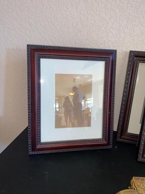 8x10 PHOTO FRAMES, VINTAGE BRASS TRINKET BOX & TO BRASS POTS