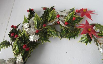 Old Lacquered Leaf Holly and Berry Christmas Wreath
