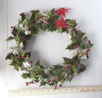 Old Lacquered Leaf Holly and Berry Christmas Wreath