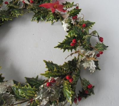 Old Lacquered Leaf Holly and Berry Christmas Wreath