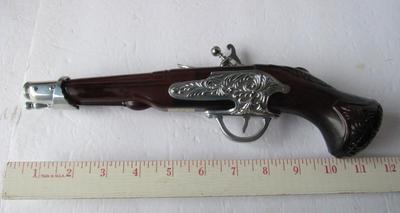 Vintage Avon Dueling Pistol Bottle Full of Deep Woods After Shave