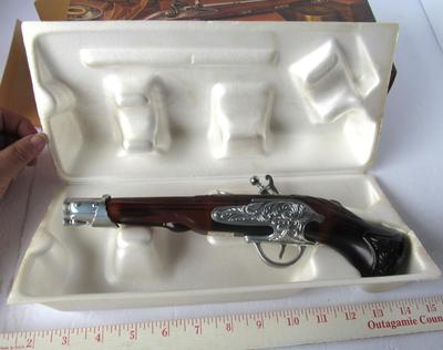 Vintage Avon Dueling Pistol Bottle Full of Deep Woods After Shave