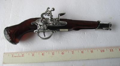 Vintage Avon Dueling Pistol Bottle Full of Deep Woods After Shave