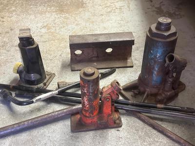 Tire jacks