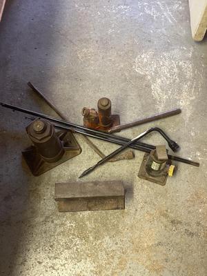 Tire jacks