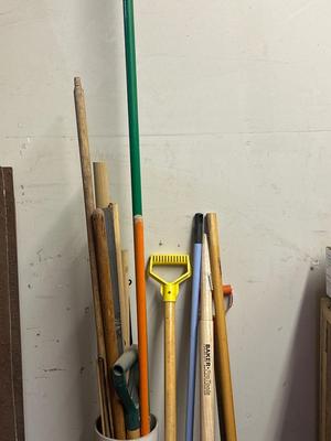 Many wooden handles multiple sizes