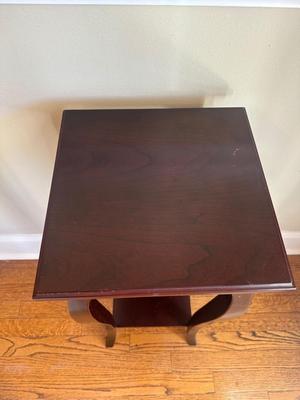 BOMBAY Co. Two Tier Pedestal Stand
