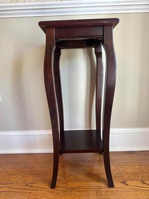 BOMBAY Co. Two Tier Pedestal Stand