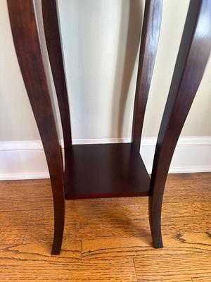 BOMBAY Co. Two Tier Pedestal Stand