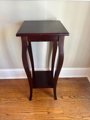 BOMBAY Co. Two Tier Pedestal Stand