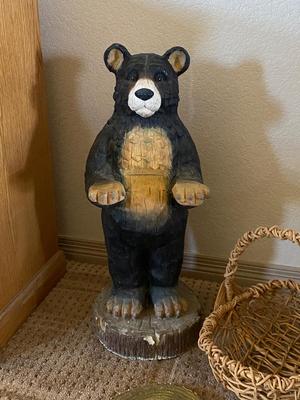 PORCELAIN WAITER BEAR AND BASKET
