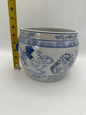 Chinese Blue and White Porcelain Covered Jar With Foo Dog Finial