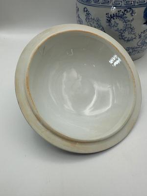 Chinese Blue and White Porcelain Covered Jar With Foo Dog Finial