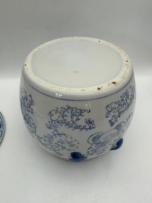 Chinese Blue and White Porcelain Covered Jar With Foo Dog Finial