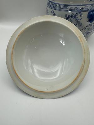 Chinese Blue and White Porcelain Covered Jar With Foo Dog Finial
