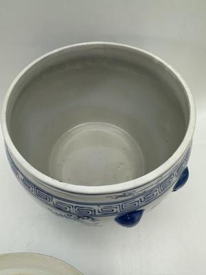 Chinese Blue and White Porcelain Covered Jar With Foo Dog Finial