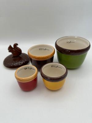 Pier 1 Ceramic Acorn Nesting Measuring Cup Set Green/Brown Squirrel Top