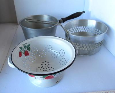 Vintage Steamer Pans and Colander