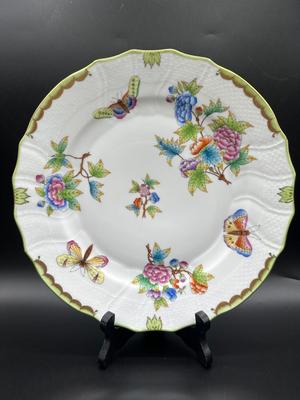 HEREND Hungary, Queen Victoria Hand Painted Dinner Plate