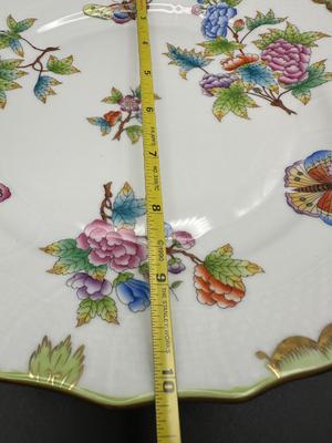 HEREND Hungary, Queen Victoria Hand Painted Dinner Plate