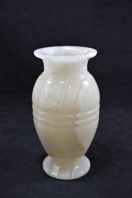 Creamy Onyx Vase 6”