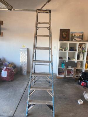 WERNER 8’ FIBERGLASS LADDER