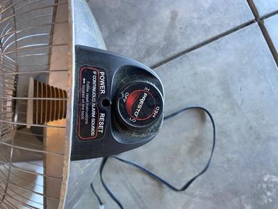 2 ELECTRIC HEATERS. THE PRESTO HEAT DISH AND A LAKEWOOD SPACE HEATER
