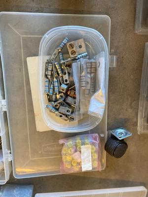 LARGE LOT OF MISCELLANEOUS HOUSEHOLD HARDWARE