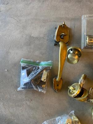 LARGE LOT OF MISCELLANEOUS HOUSEHOLD HARDWARE