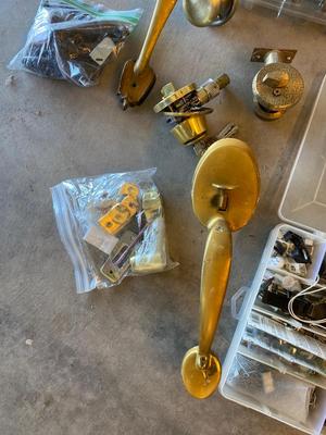 LARGE LOT OF MISCELLANEOUS HOUSEHOLD HARDWARE
