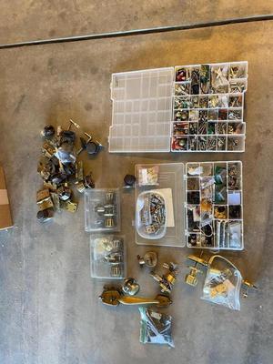 LARGE LOT OF MISCELLANEOUS HOUSEHOLD HARDWARE