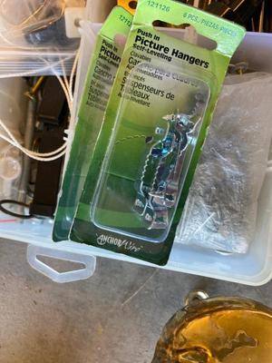 LARGE LOT OF MISCELLANEOUS HOUSEHOLD HARDWARE