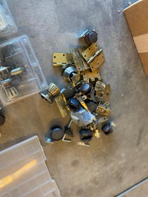 LARGE LOT OF MISCELLANEOUS HOUSEHOLD HARDWARE