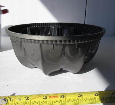 Decorative Nordic Ware Mold, Good Quality