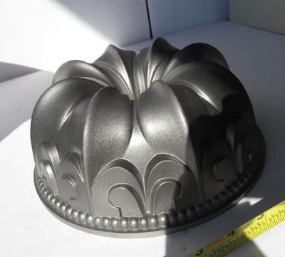 Decorative Nordic Ware Mold, Good Quality