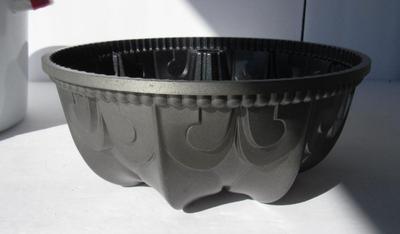 Decorative Nordic Ware Mold, Good Quality