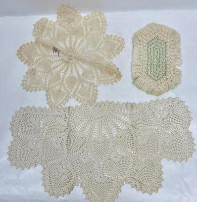 Lot 10 - Vintage Crocheted Handmade Table Mat & Doilies Country Cottage Decor