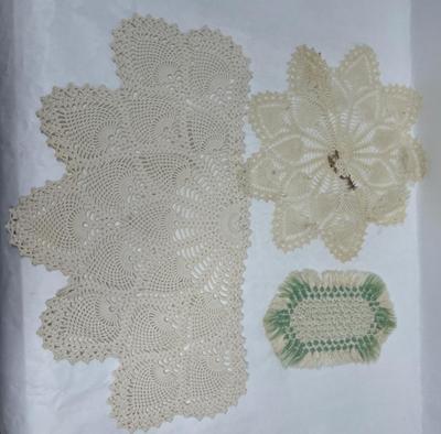 Lot 10 - Vintage Crocheted Handmade Table Mat & Doilies Country Cottage Decor