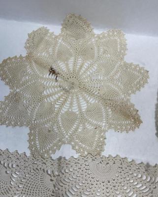 Lot 10 - Vintage Crocheted Handmade Table Mat & Doilies Country Cottage Decor