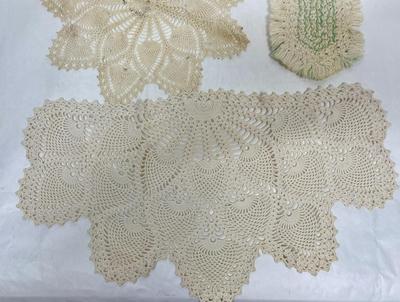 Lot 10 - Vintage Crocheted Handmade Table Mat & Doilies Country Cottage Decor
