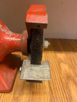 INGERSOL-RAND BENCH GRINDER MODEL 65-700B