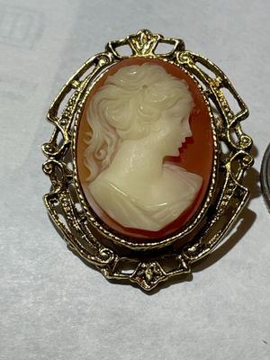Pair of Vintage & Newer Modern Cameos in Good Preowned Condition as Pictured.