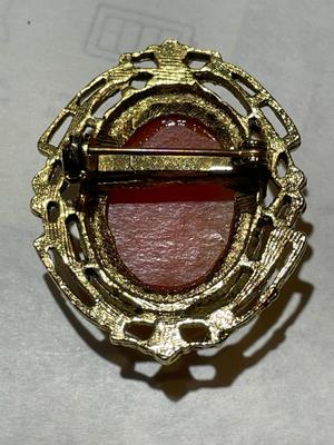 Pair of Vintage & Newer Modern Cameos in Good Preowned Condition as Pictured.