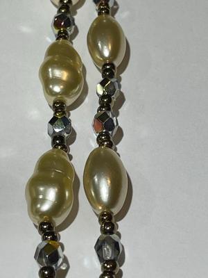 Vintage Double Strand 28" Faux Freshwater Pearls & Aurora Borealis Style Beads Fashion Necklace in VG Preowned Condition.