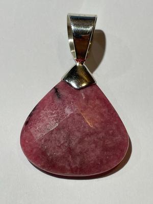 Beautiful DTR Jay King Signed Pink Rhodolite Sterling Silver Pendant in New Never Worn Condition.