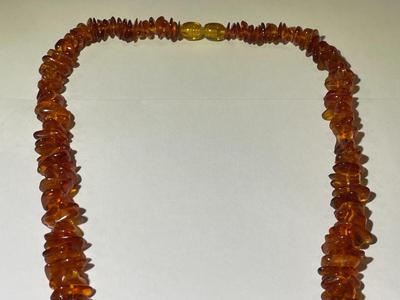 Vintage 18" Baltic Amber Graduated Bead Necklace in VG Preowned Condition as Pictured.